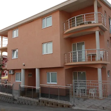 Гостьовий будинок Apartmans Hari 3*