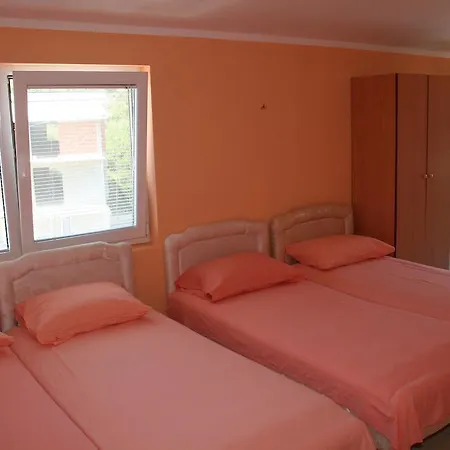 Πανσιόν Apartmans Hari 3*