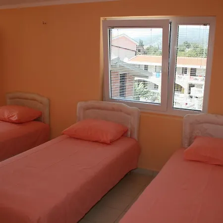 Πανσιόν Apartmans Hari 3*